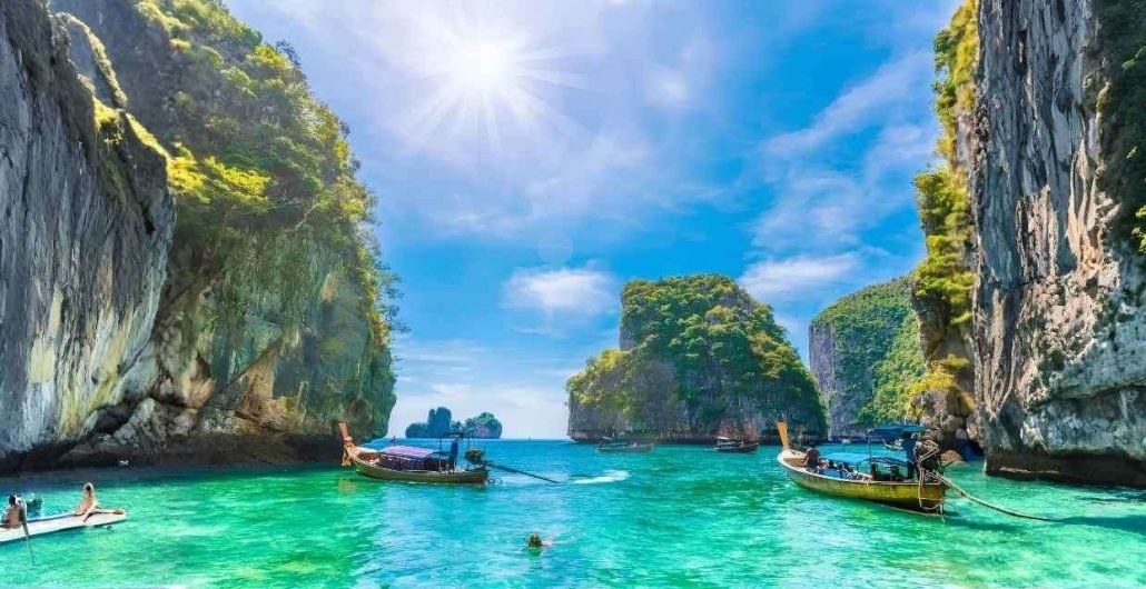 Loh Samah Bay Phi Phi Island Thailand Tour