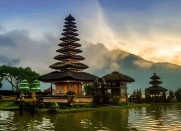 Uluwatu Temple Bali Cliffside Tour and Travel Package